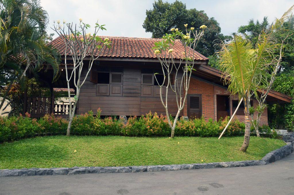Отель Bumi Cikeas Sentul Богор Экстерьер фото