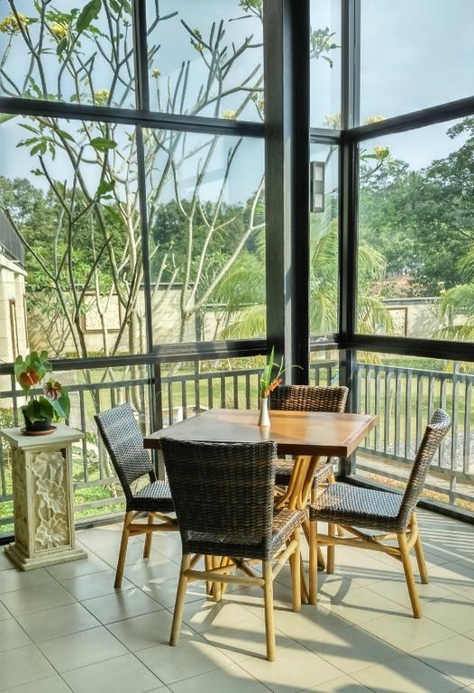 Отель Bumi Cikeas Sentul Богор Экстерьер фото